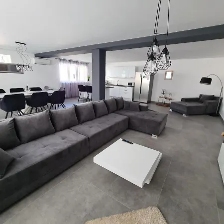 Sabine Villa *